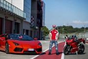 Andrea Dovizioso auf Ducati und im Lamborghini