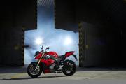 BMW S1000R vor Hangar st [.]