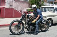 Brad Pitt 2009 auf Custom Chopper