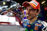 Jorge Lorenzo beist Pokal Barcelona