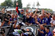 Jorge Lorenzo freut sich [.]