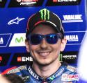 Jorge Lorenzo grinst aus Box in Assen