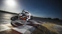 KTM 690 Duke R Action