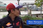 Marc Marquez fährt auf Millennium Bridge mit Inter