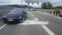 Tesla S im Crash mit Aprilia