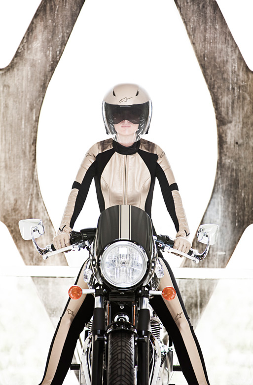 Alpinestars Vika Lederoutfit für die Bikerin