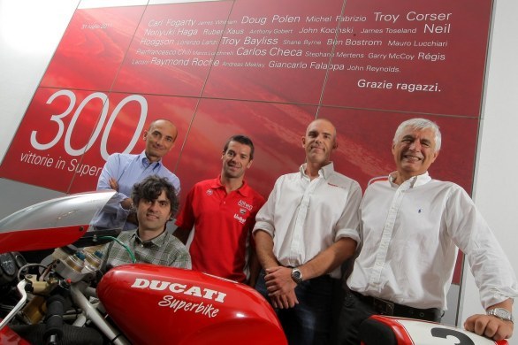 2011 Ducati 300 Sieg mit Carlos Checa