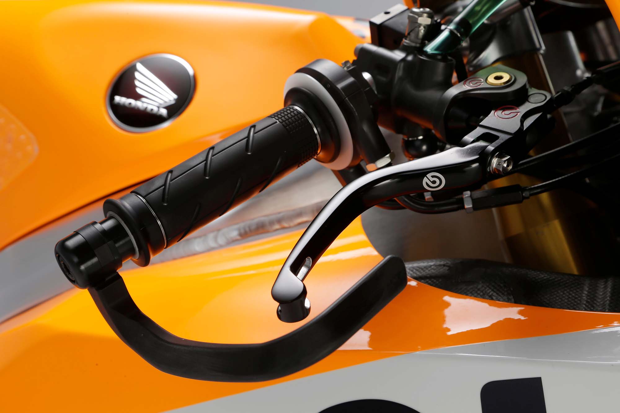 2013_honda_rc213v_07.jpg