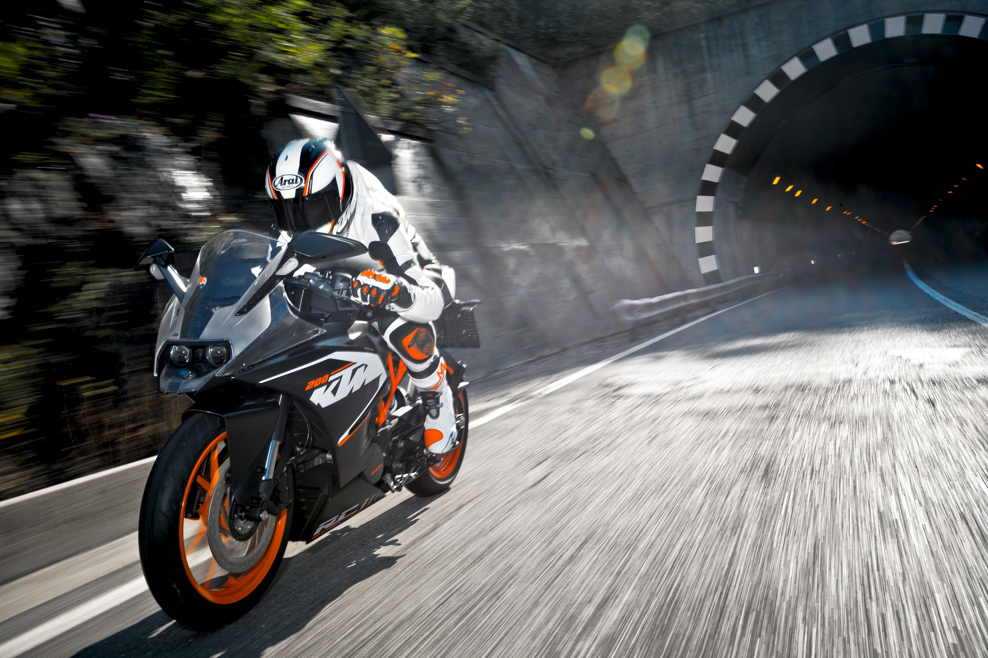 2014_ktm_rc200_01.jpg