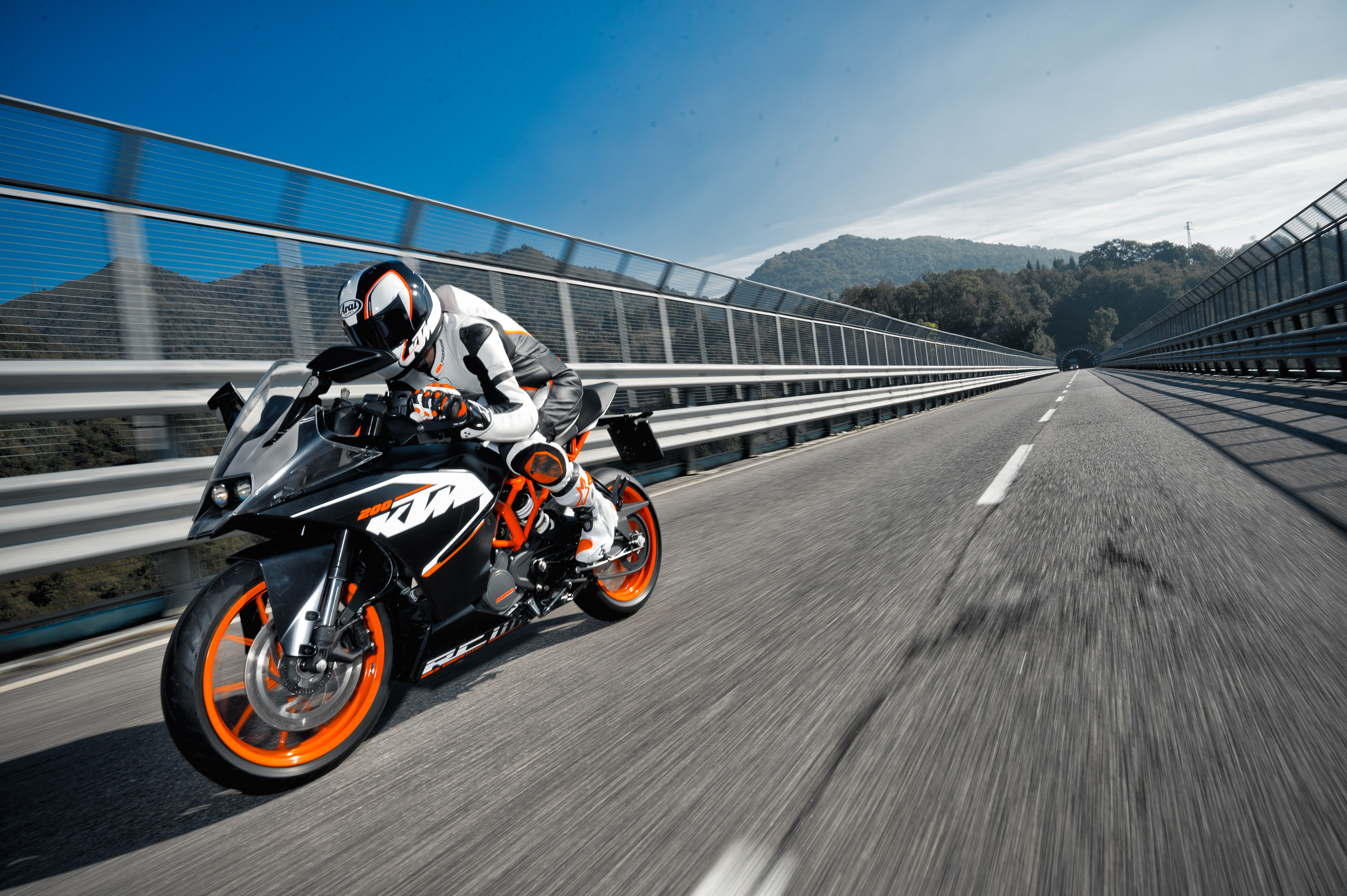 2014_ktm_rc200_01.jpg