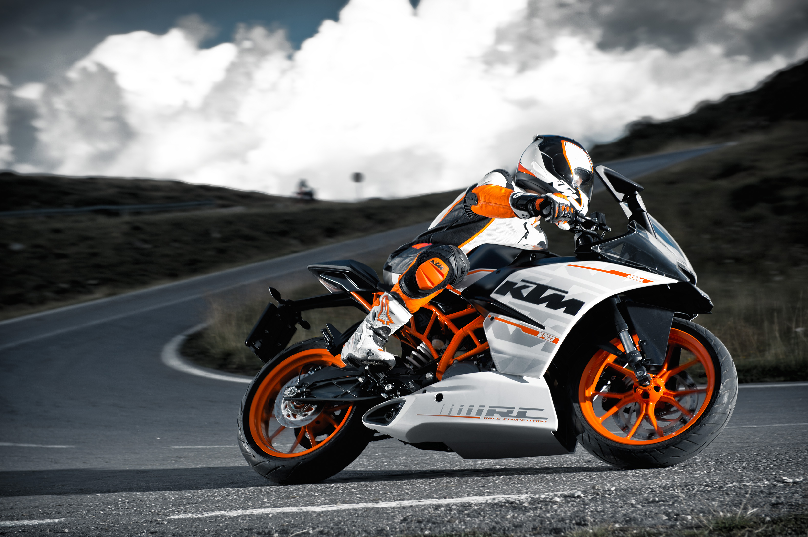 2014_ktm_rc390_01.jpg