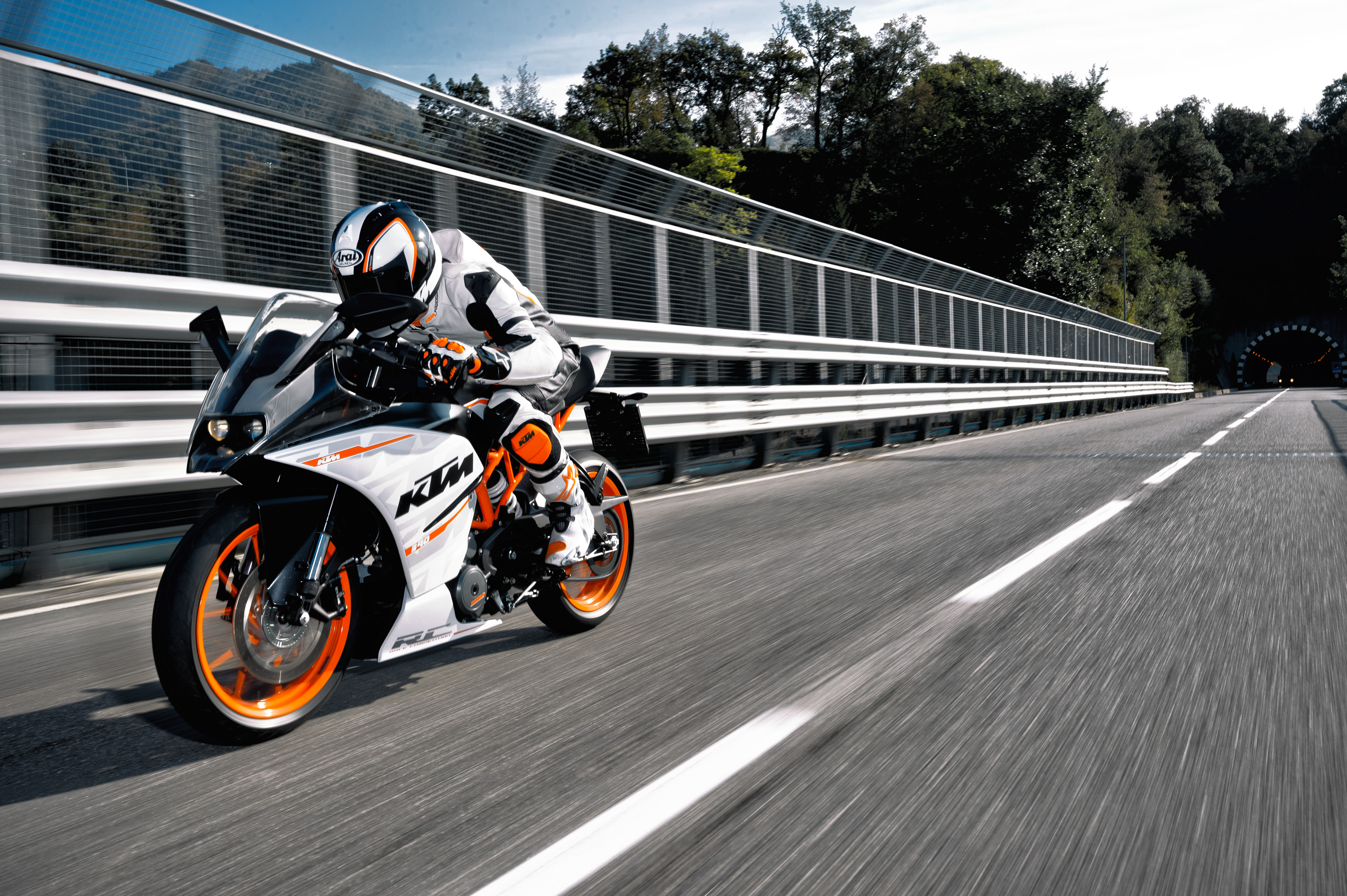 2014_ktm_rc390_01.jpg