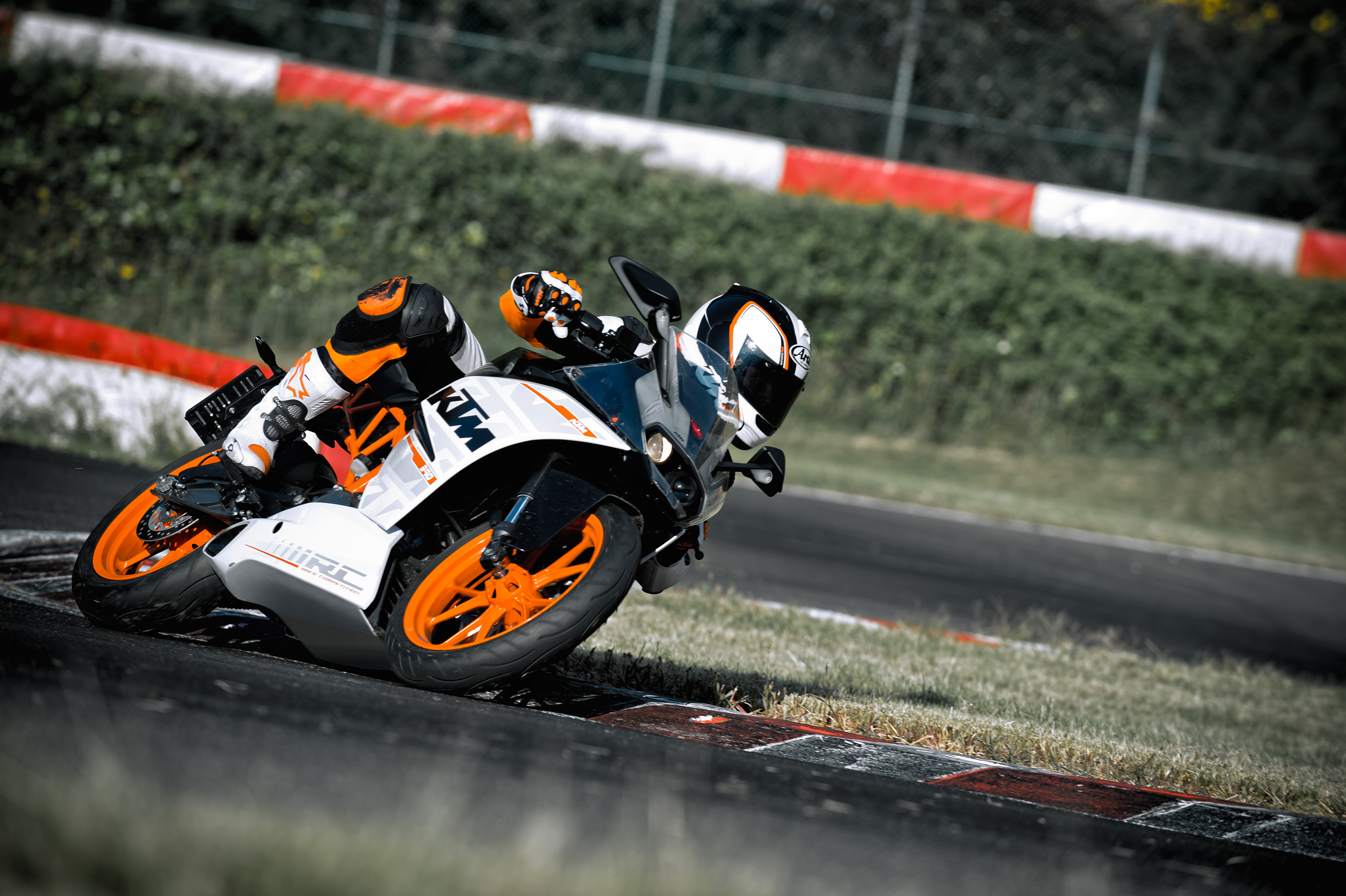 2014_ktm_rc390_01.jpg