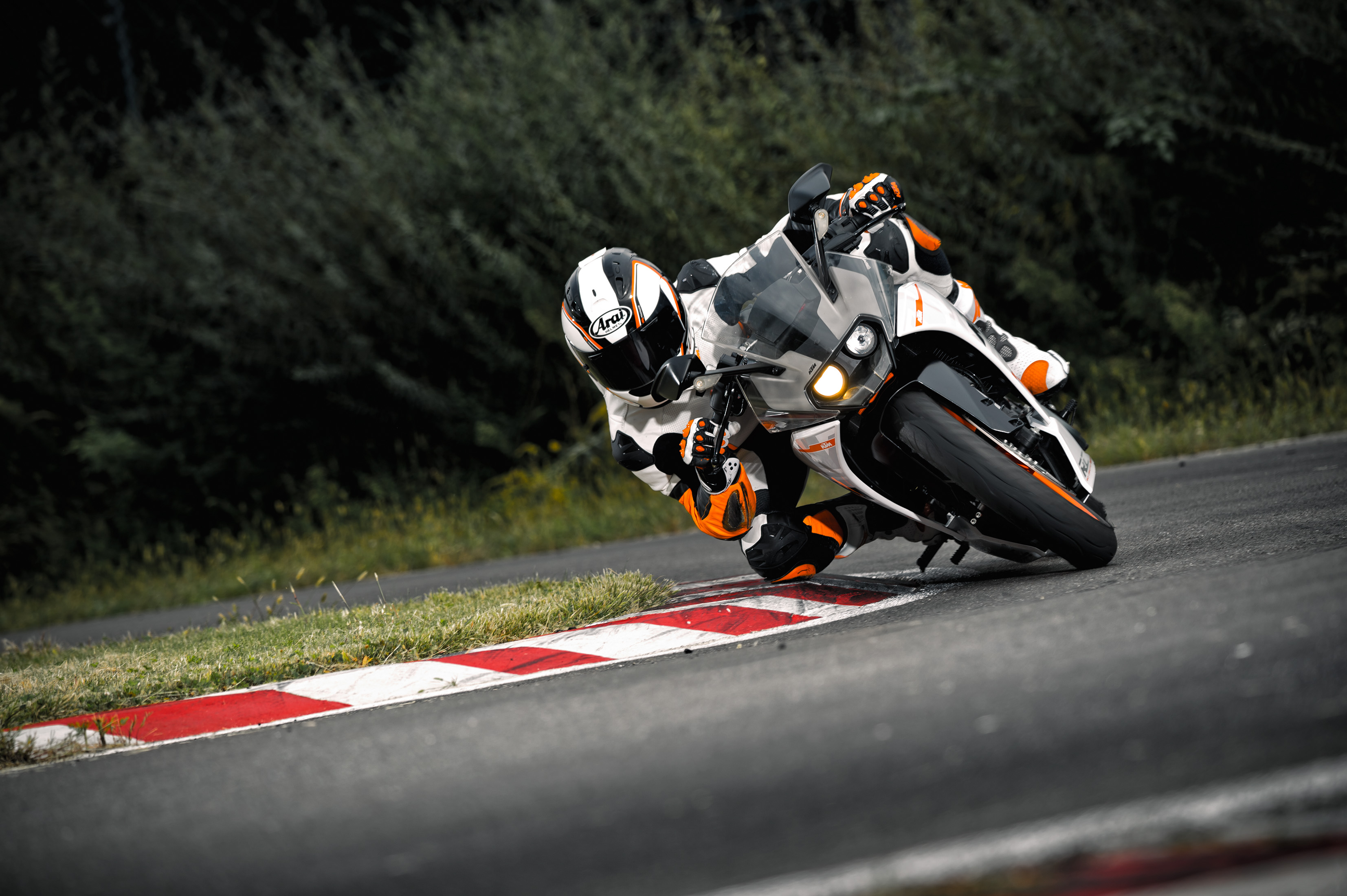 2014_ktm_rc390_01.jpg