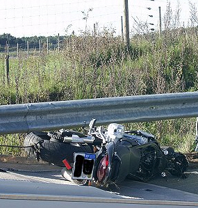 Motorradunfall an der Leitplanke