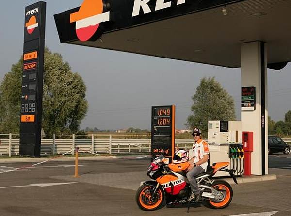 Andrea Dovizioso eröffnet Repsol Tankstelle