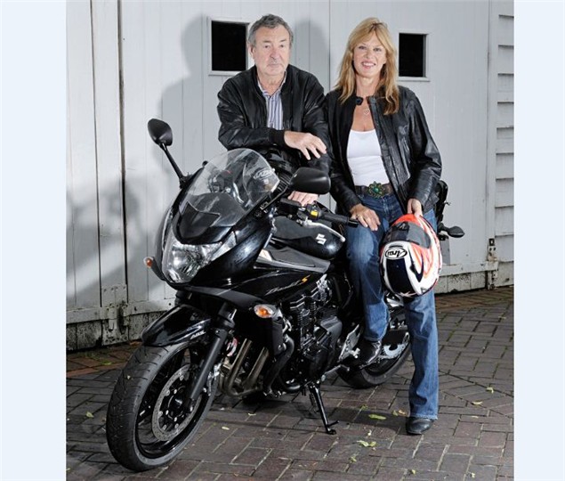 Nick und Annete Mason von Pink Floyd mit Suzuki SV650S Nick und Annete Mason von Pink Floyd mit Suzuki SV650S