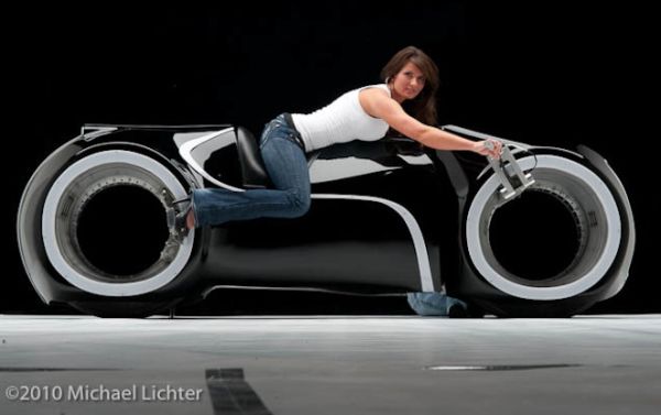 Tron Legacy Lightcycle von Parker Brothers