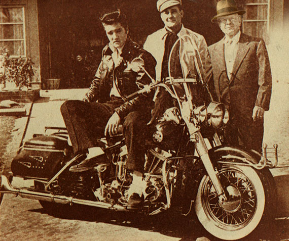 Harley-Davidson veröffentlicht seltene Bilder von Elvis Presley Harley-Davidson veröffentlicht seltene Bilder von Elvis Presley