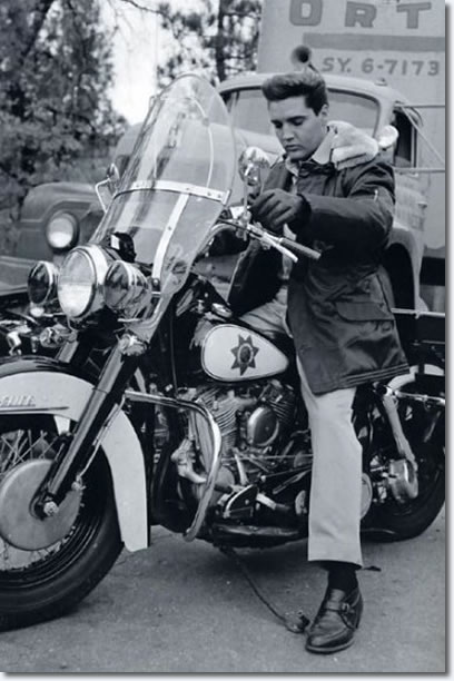 Elvis Presley auf Harley-Davidson