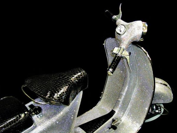 1961 Vespa mit Swarovski