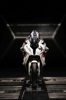 Troy Corser und Loeon Haslam testen S1000RR im Windkanal