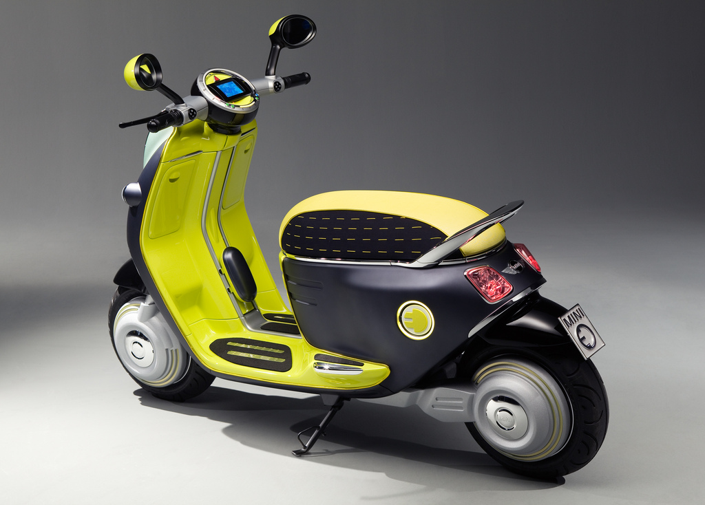 Mini Scooter Konzept mit Smartphone