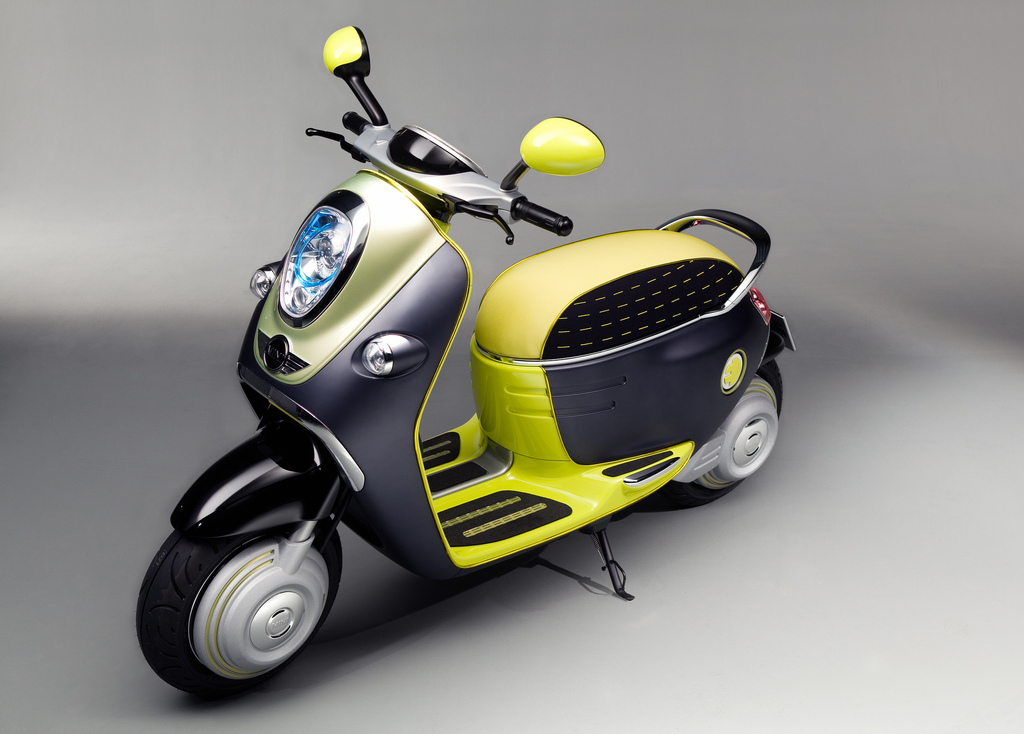 Mini Scooter Konzept mit Smartphone