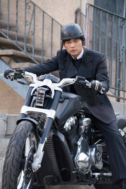 The Green Hornet mit Kato auf Harley V-Rod