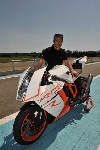 Sebastien Loeb testet in Bresse KTM RC8 R