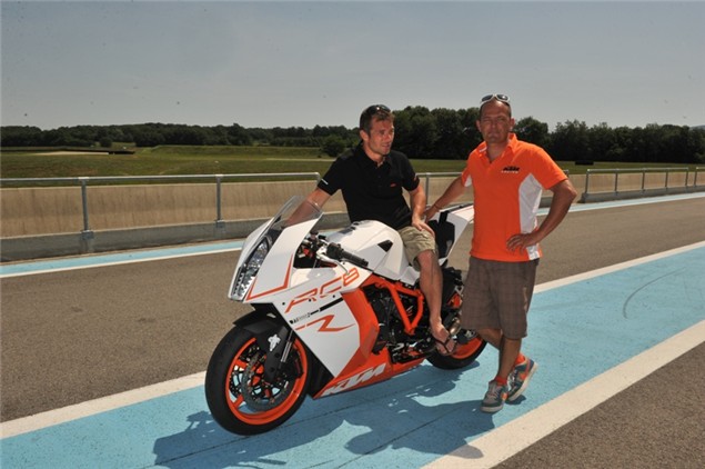 Sebastien Loeb testet in Bresse KTM RC8 R