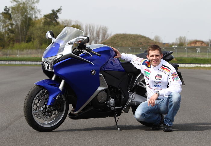 Stefan Bradl mit Honda Civic und VFR1200F