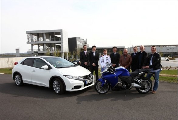 Stefan Bradl mit Honda Civic und VFR1200F