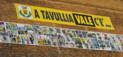 Valentino Rossi eröffnet VR46 Fanshop in Tavullia