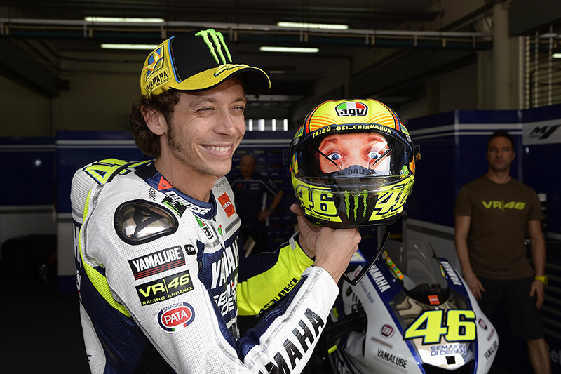 2014-motogp-agv-valentino-rossi-helm-dou