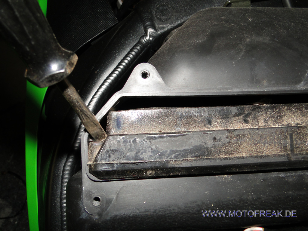 Kawasaki ZX6R Luftfiltertausch