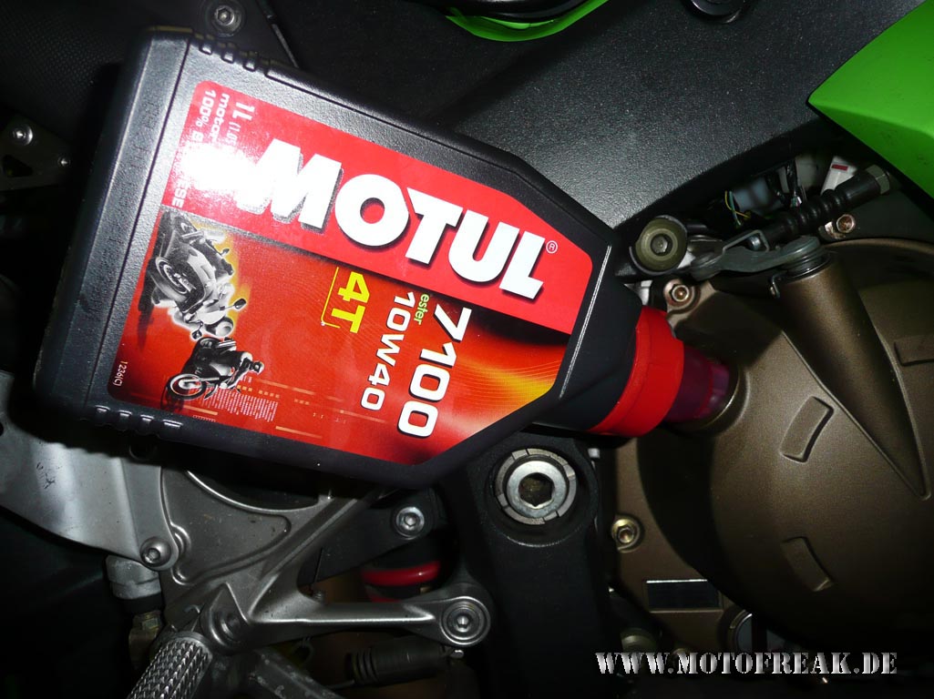 Kawasaki ZX-6R Ölwechsel - Öl