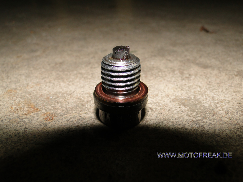 Ablassschraube mit Magnet und Späne