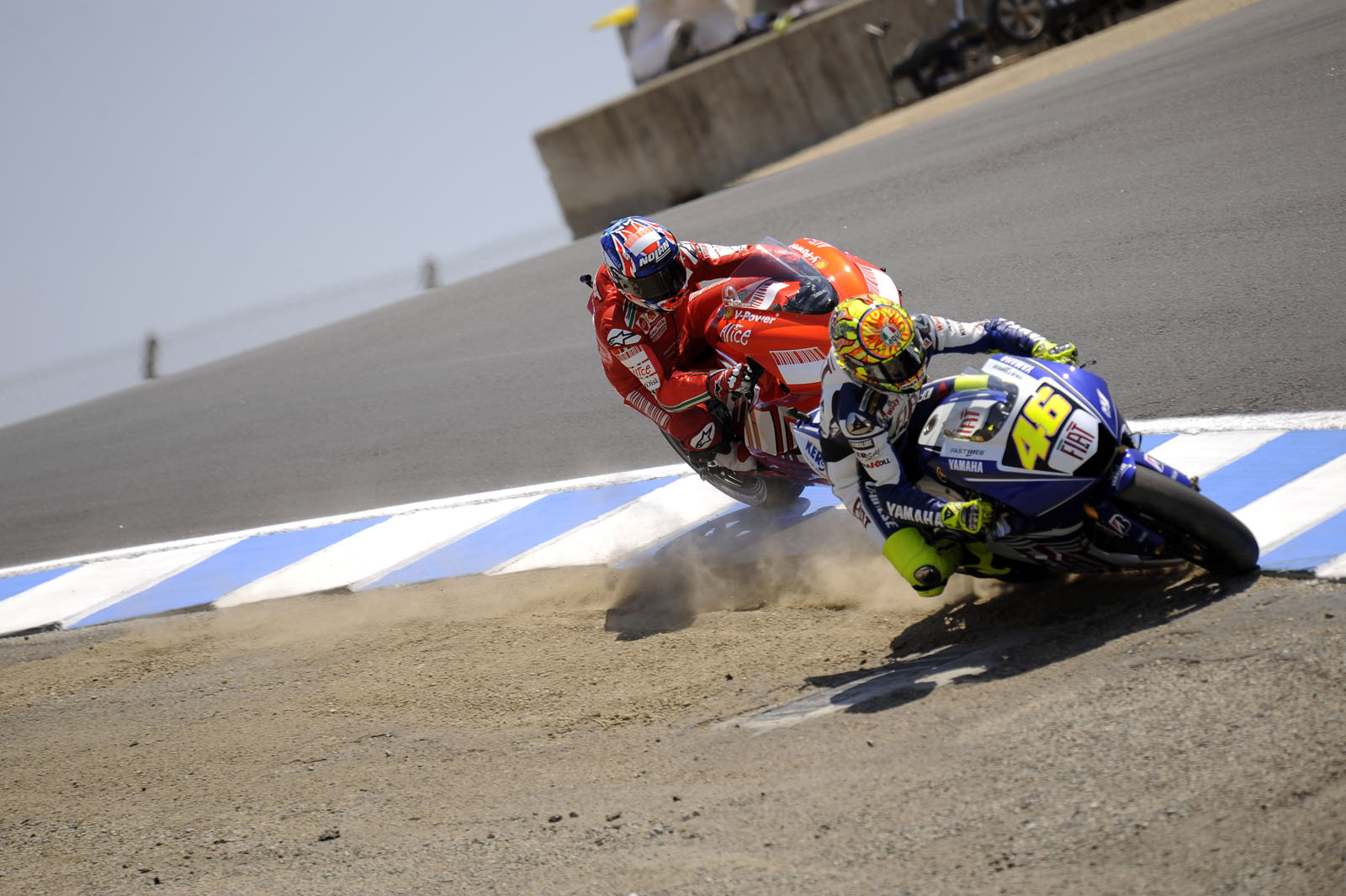 2008 Rossi überholt Stoner in Laguna Seca